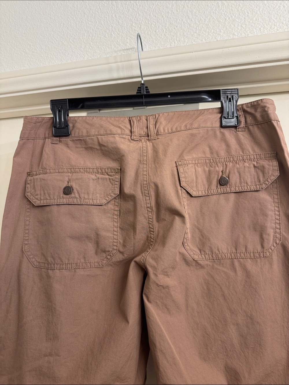 Victoria’s Secret “London Jean Chino” Light Brown Cargo Capris size 10 - Picture 5 of 7